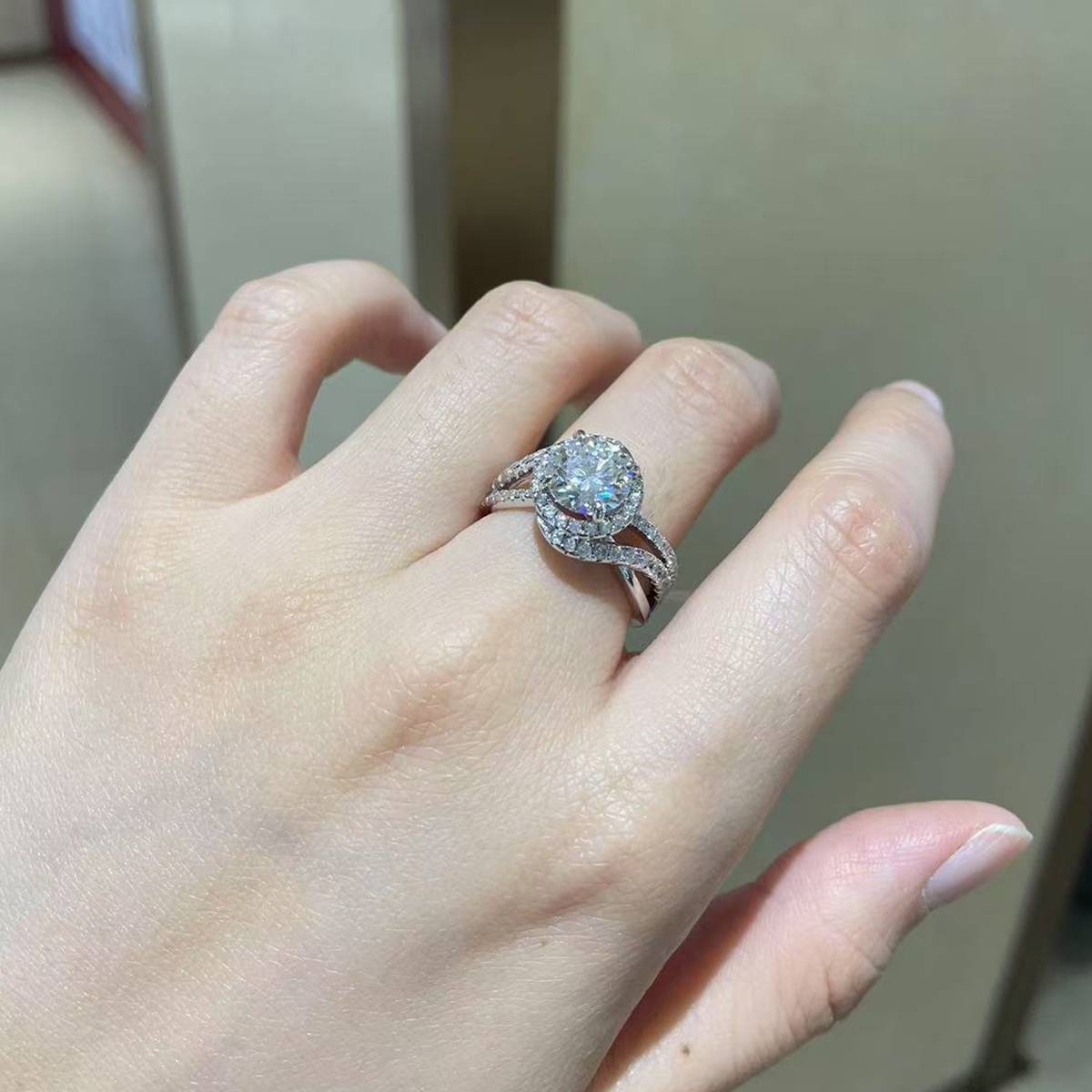 单头女戒S925银镀白金女戒定制选款主石莫桑钻2.0ct/副石高碳钻